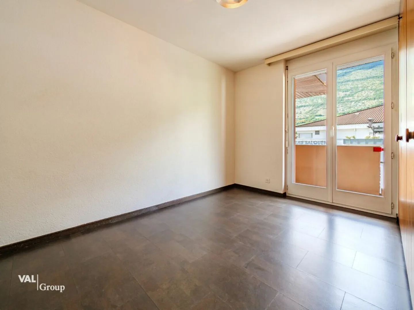 Sunny 4½-room apartment with mountain panorama in Salgesch - Photo 6 of 13