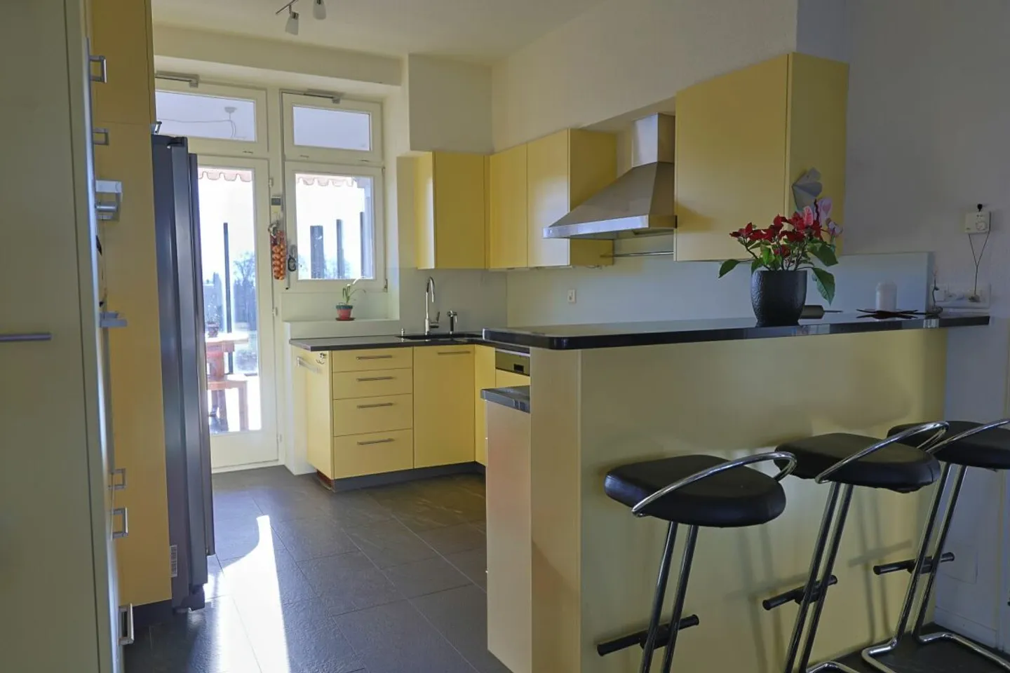 7.5-Room Single-Family House with Dream View - Photo 5 of 13