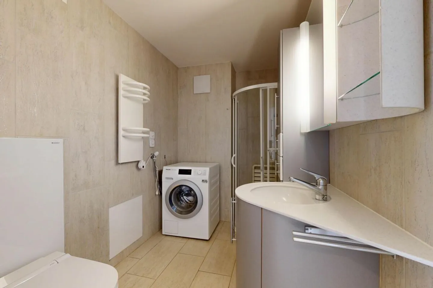 Well-maintained single/retirement apartment in an ideal location - Photo 11 of 13
