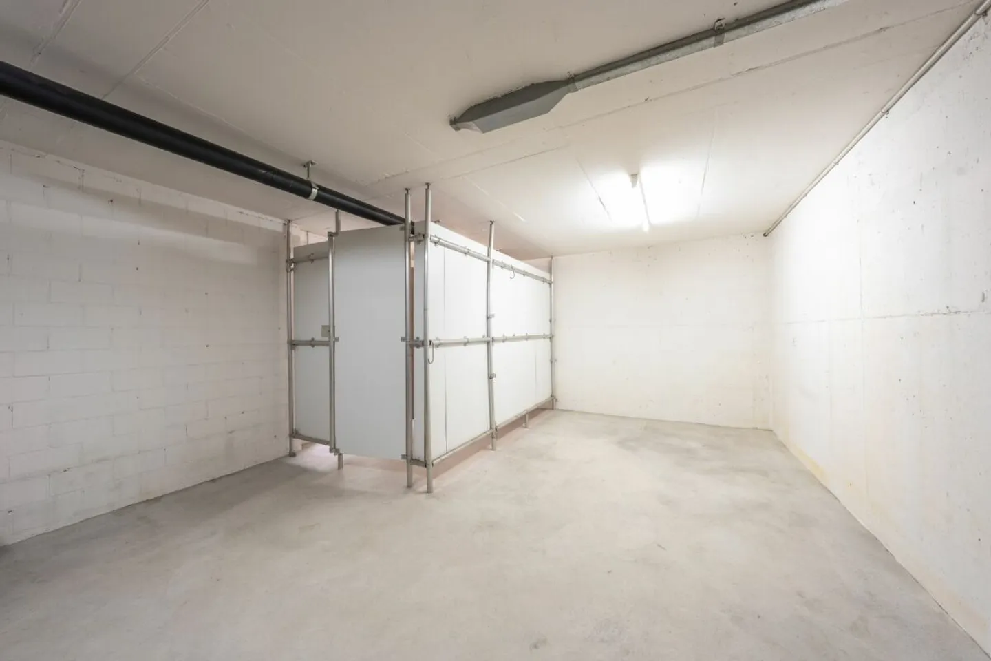 Well-maintained condominium with balcony, cellar, and three garage boxes - Photo 13 of 13