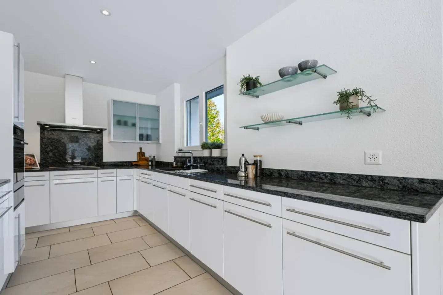 Stilvolle 4.5-Zimmer-Wohnung mit Terrasse - Foto 3 von 13
