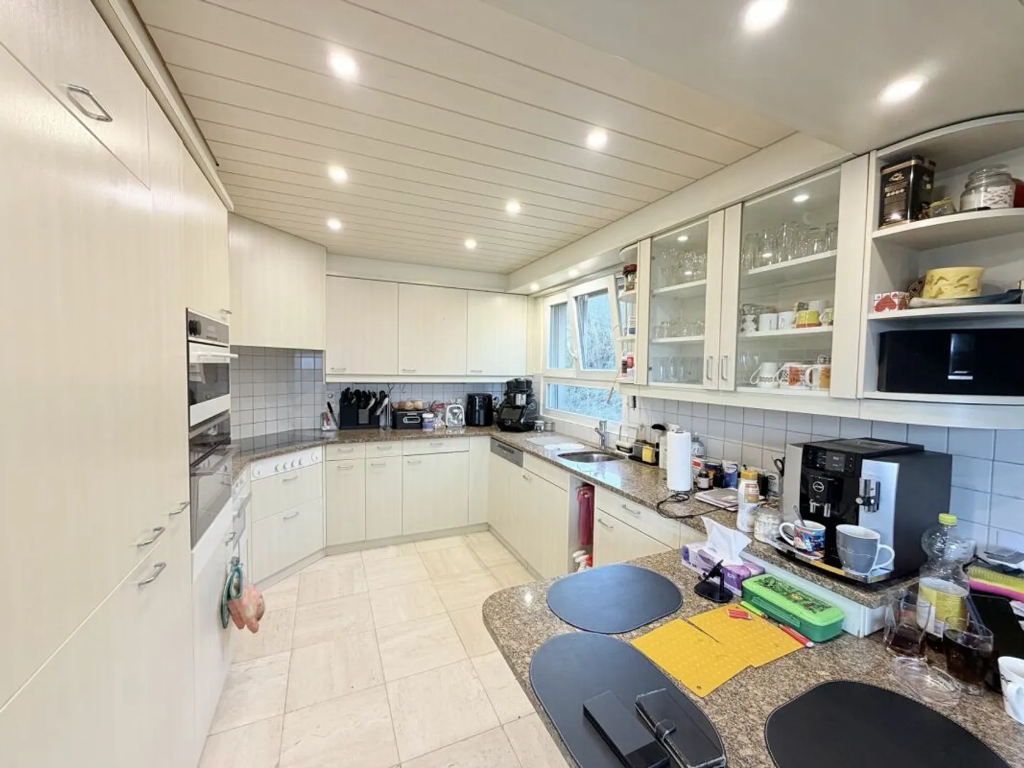 Geräumige Wohnung mit Terrasse - Foto 4 von 9