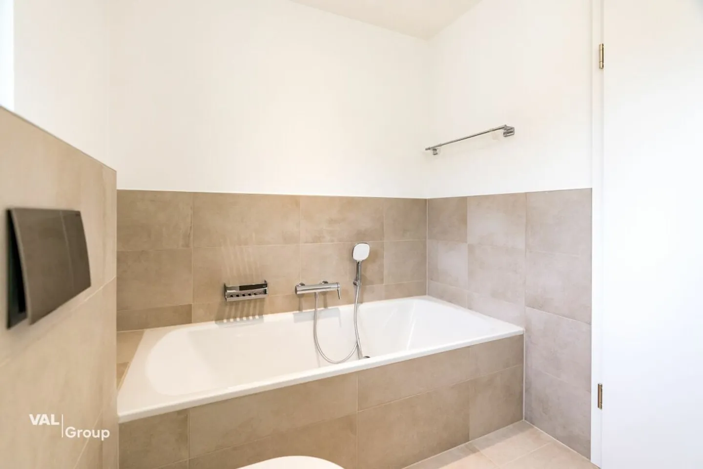 Moderno appartamento di 4,5 stanze a Susten - soleggiato, di alta qualità e con balcone - Foto 6 di 13