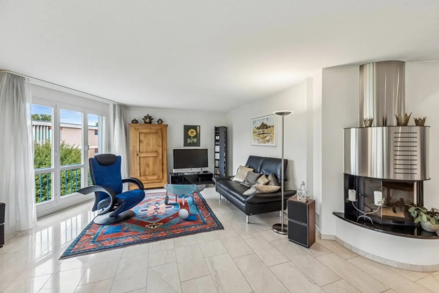 Spacious Penthouse with Gallery! - Photo 7 of 12