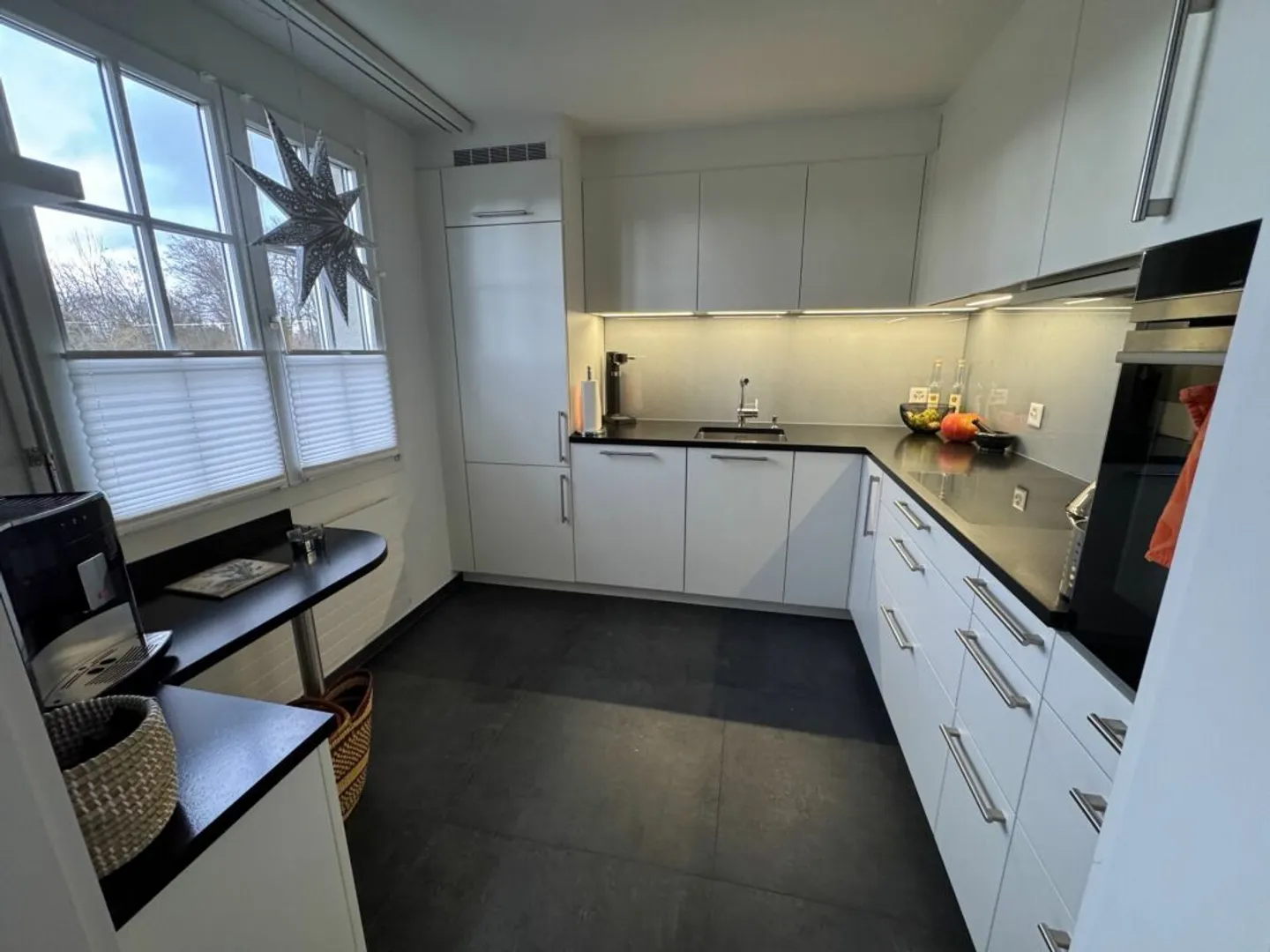 3.5 Room Condominium in Preferred Location - Photo 3 of 11