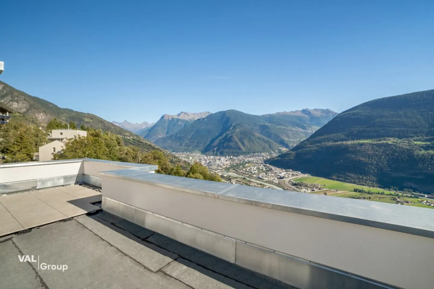 Appartement en attique 3.5 pièces - Vivre moderne au-dessus des toits d'Ausserberg - Photo 1 sur 7