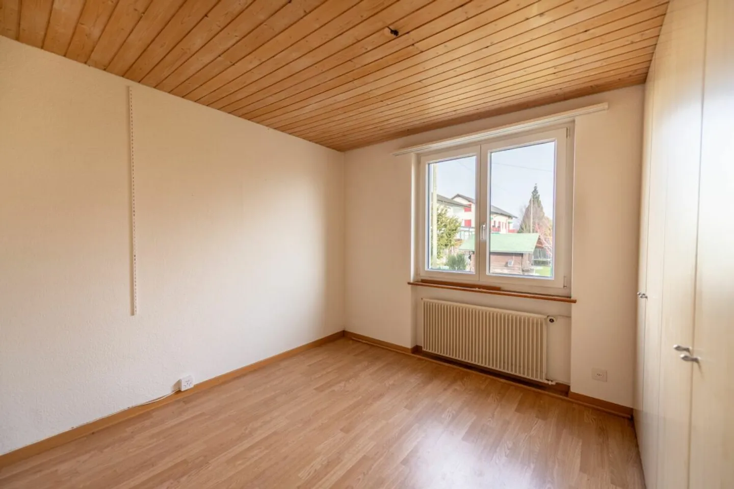 Maison individuelle avec jardin et possibilités d'aménagement - Photo 9 sur 13