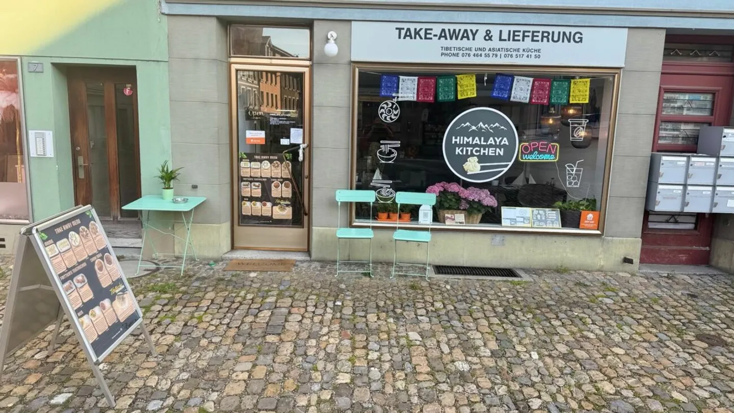 Take-away tibétain-asiatique avec 6 places et potentiel d'extension à vendre - Photo 2 sur 11