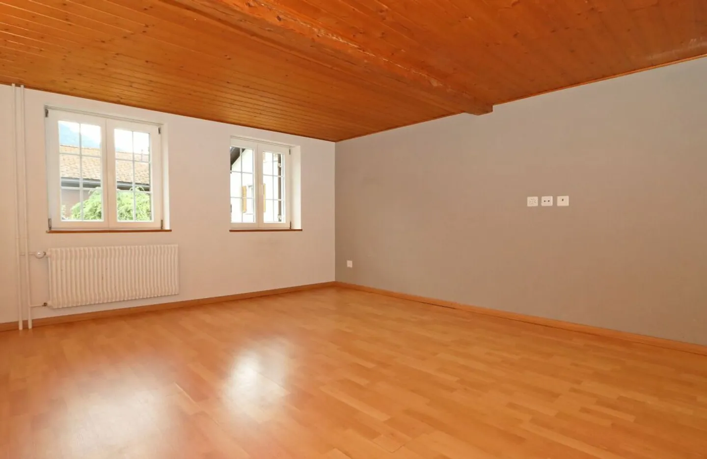 Doppeleinfamilienhaus an familienfreundlicher, sonniger und zentraler Lage in Mollis GL - Foto 13 di 13