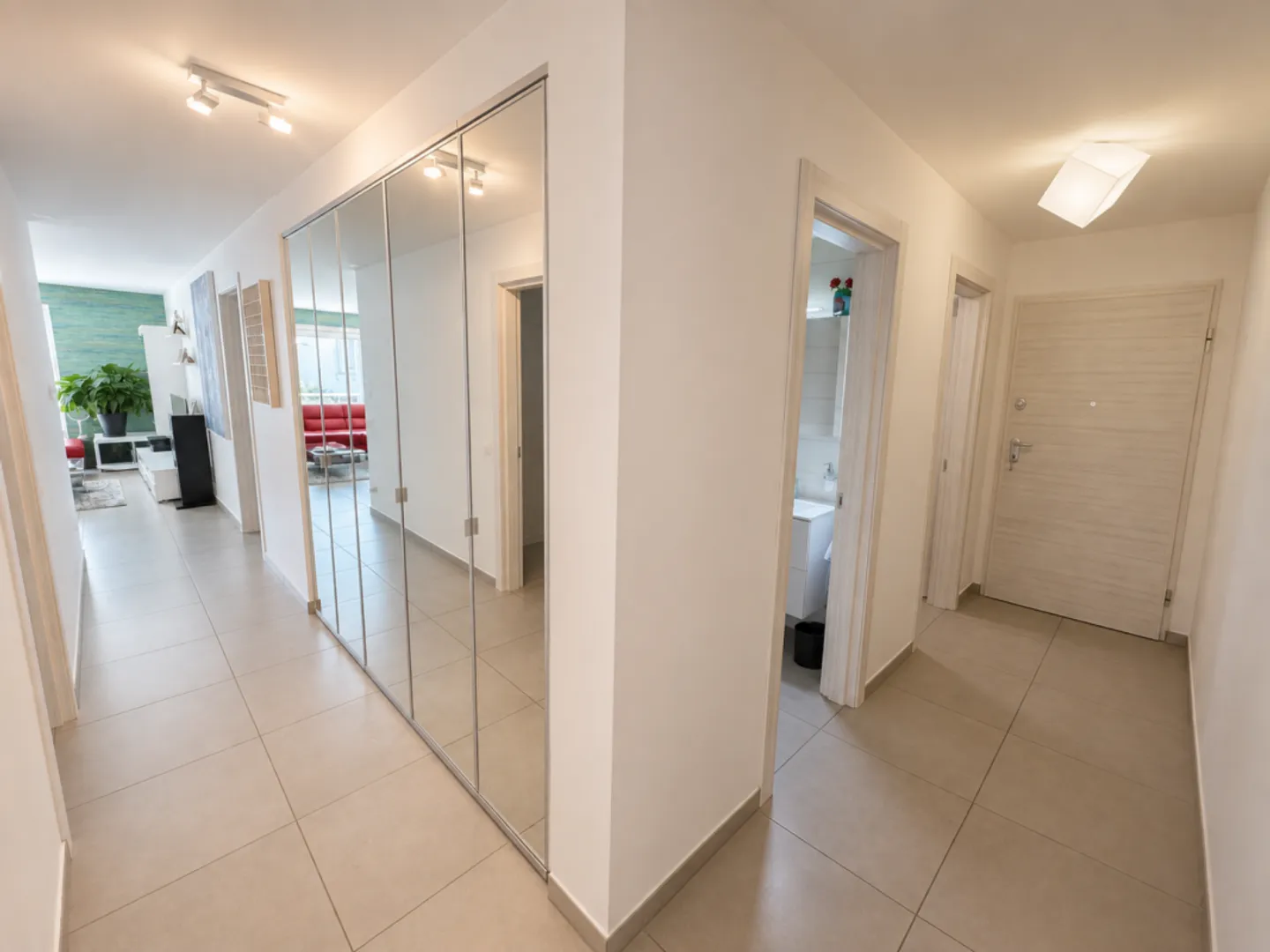 Attractive 4.5-room garden apartment in Manno - spacious living comfort with private garden - Photo 6 of 13