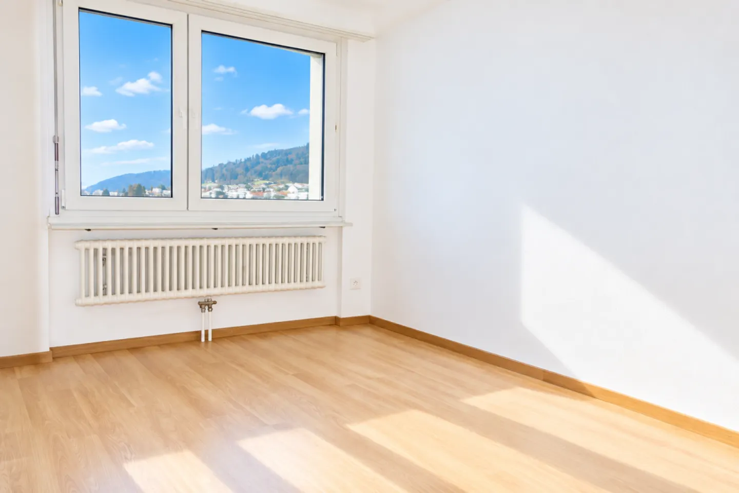 Appartamento 3.5 stanze recentemente ristrutturato con grande parco giochi! - Foto 2 di 8