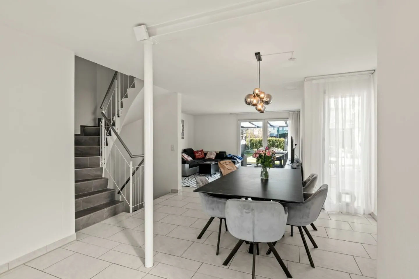 Semi-Detached House in an Ideal Location with Afternoon/Evening Sun - Photo 8 of 13