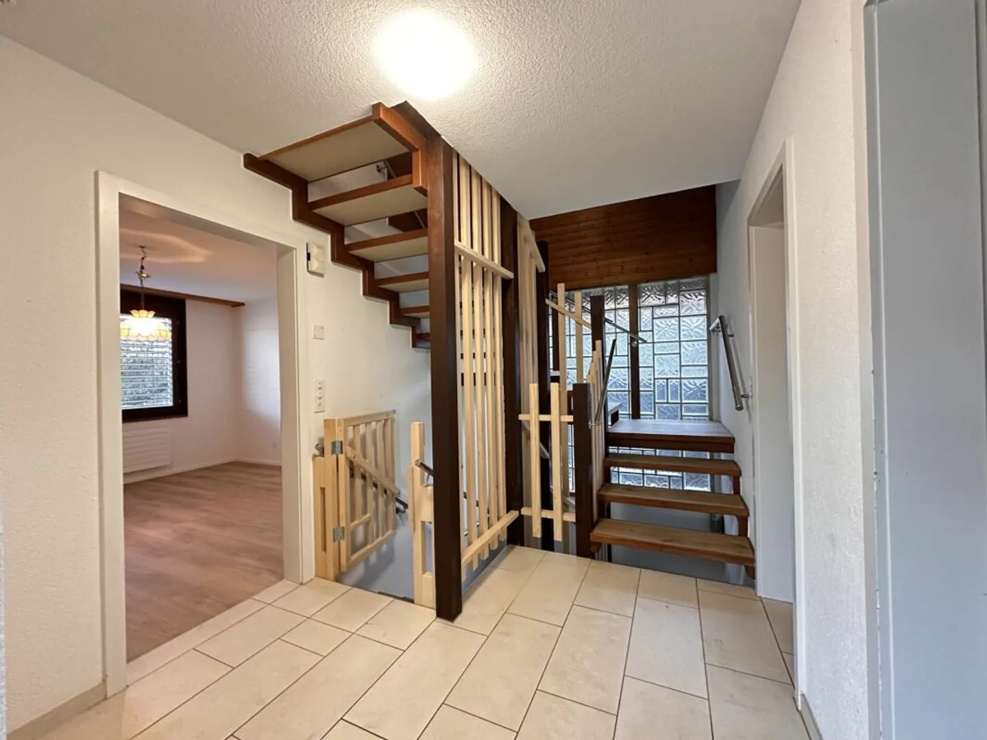 Single-family house in a beautiful residential area with great views - Photo 9 of 13