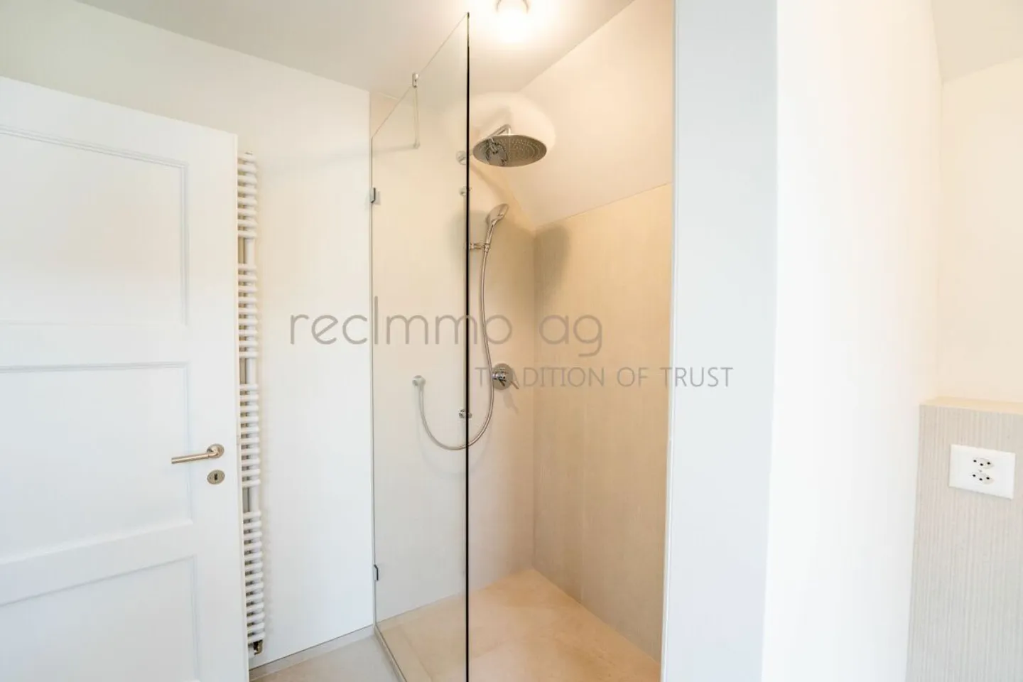 Stilvoll renoviertes Duplex in Zug - Foto 8 von 11