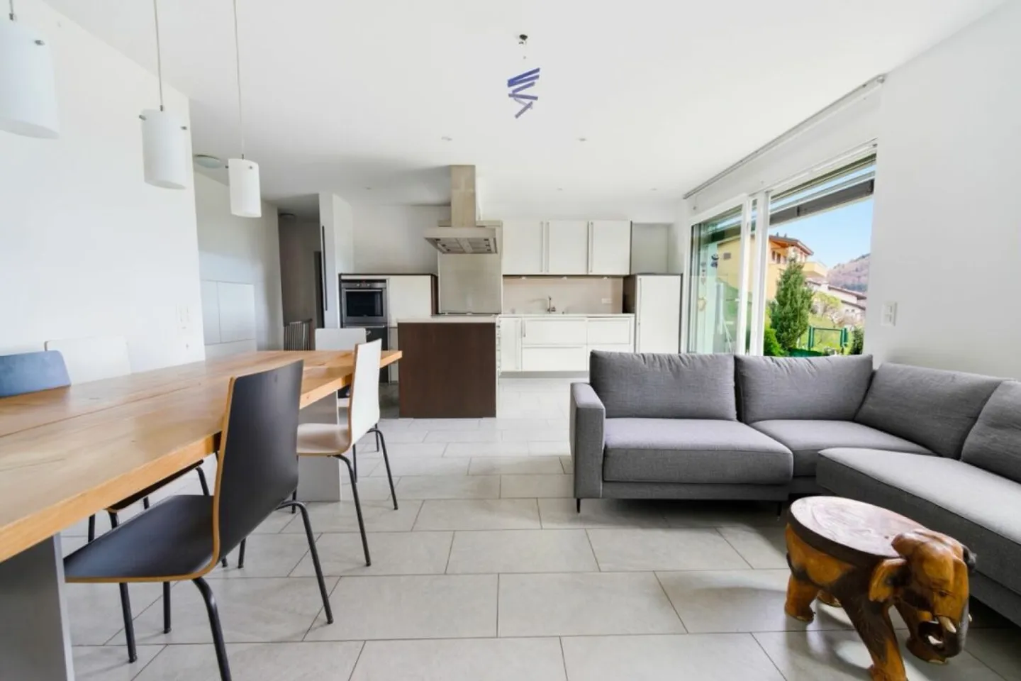 Spacious house with open view and large garden. Ideal for families - Photo 1 of 4