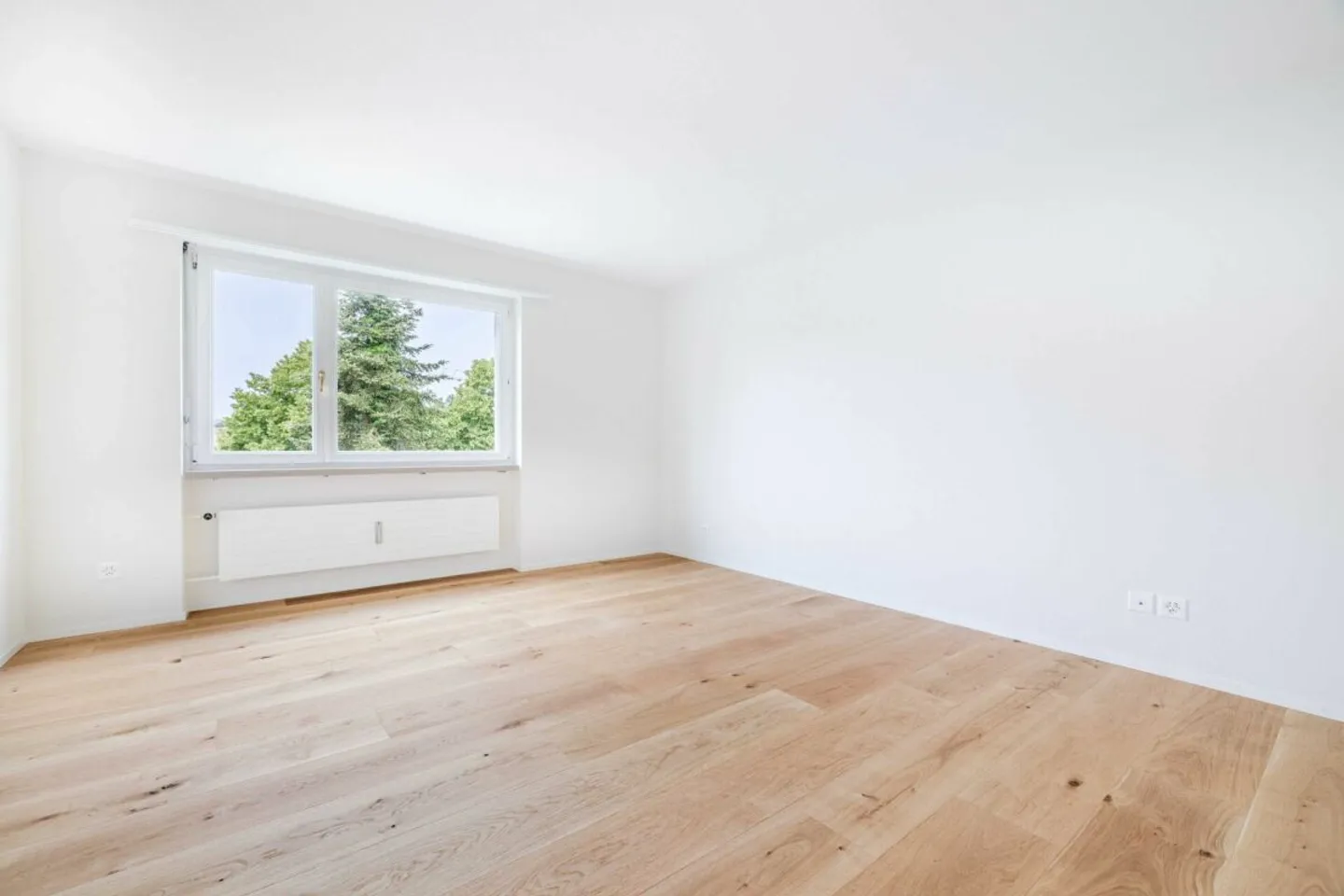 Appartamento moderno di 4,5 stanze, ristrutturato di alta qualità, adatto alle famiglie, in una casa plurifamiliare con ascensore - Foto 3 di 7