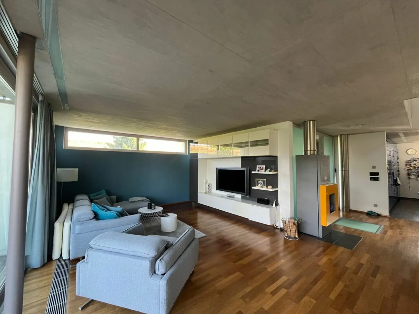 Casa familiare moderna con piscina - Foto 5 di 13