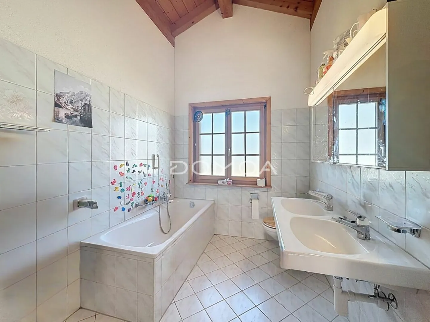 Authentic chalet with unobstructed view and large land - Photo 8 of 9