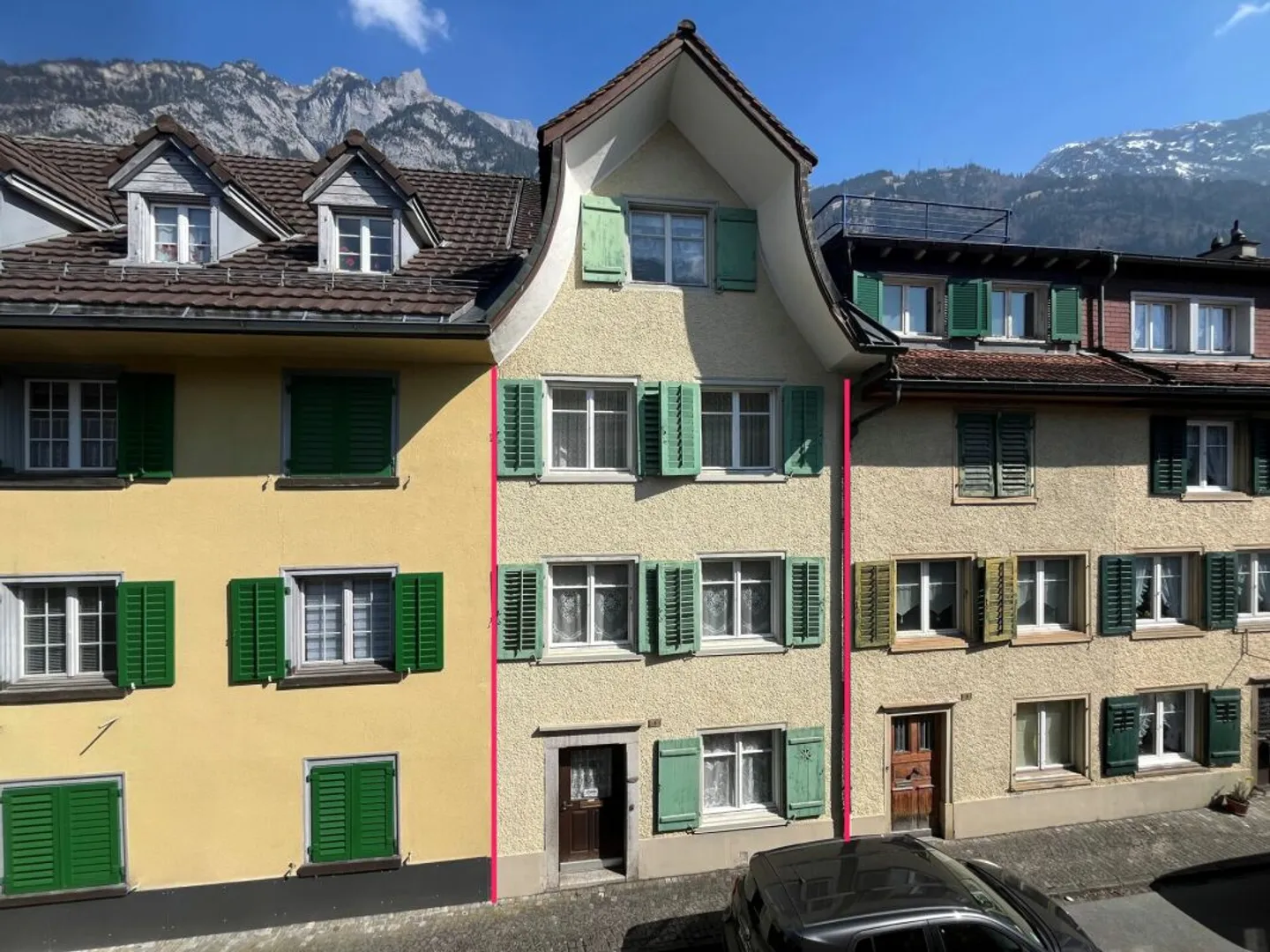 Affascinante casa a schiera con 6 camere - Foto 1 di 12
