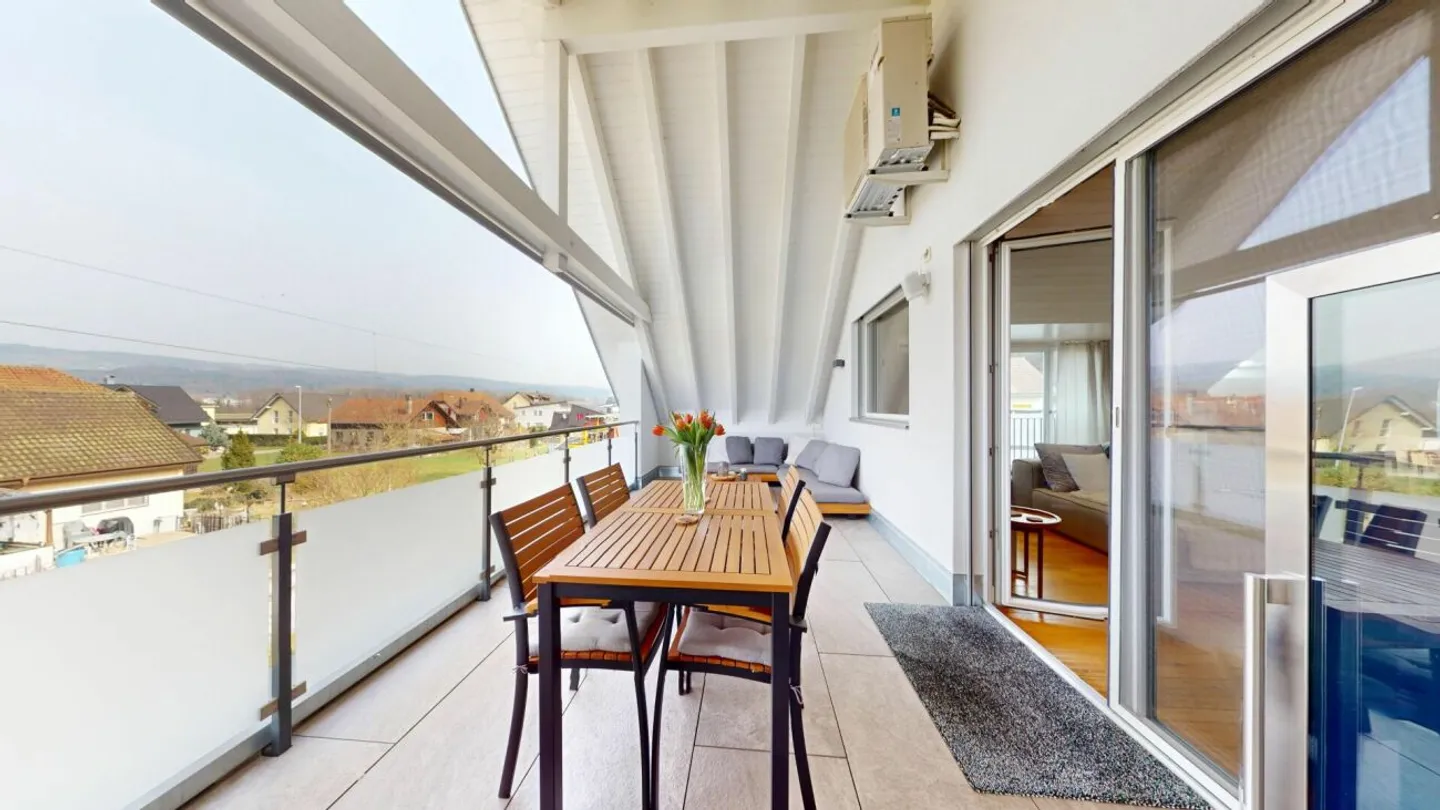 Appartamento duplex di 5.5 locali come nuovo con camino e garage doppio - Foto 2 di 13