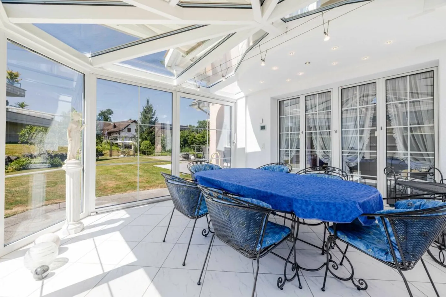 Casa unifamiliare di 5,5 stanze con garage doppio, grande giardino e vasca idromassaggio - Foto 6 di 10