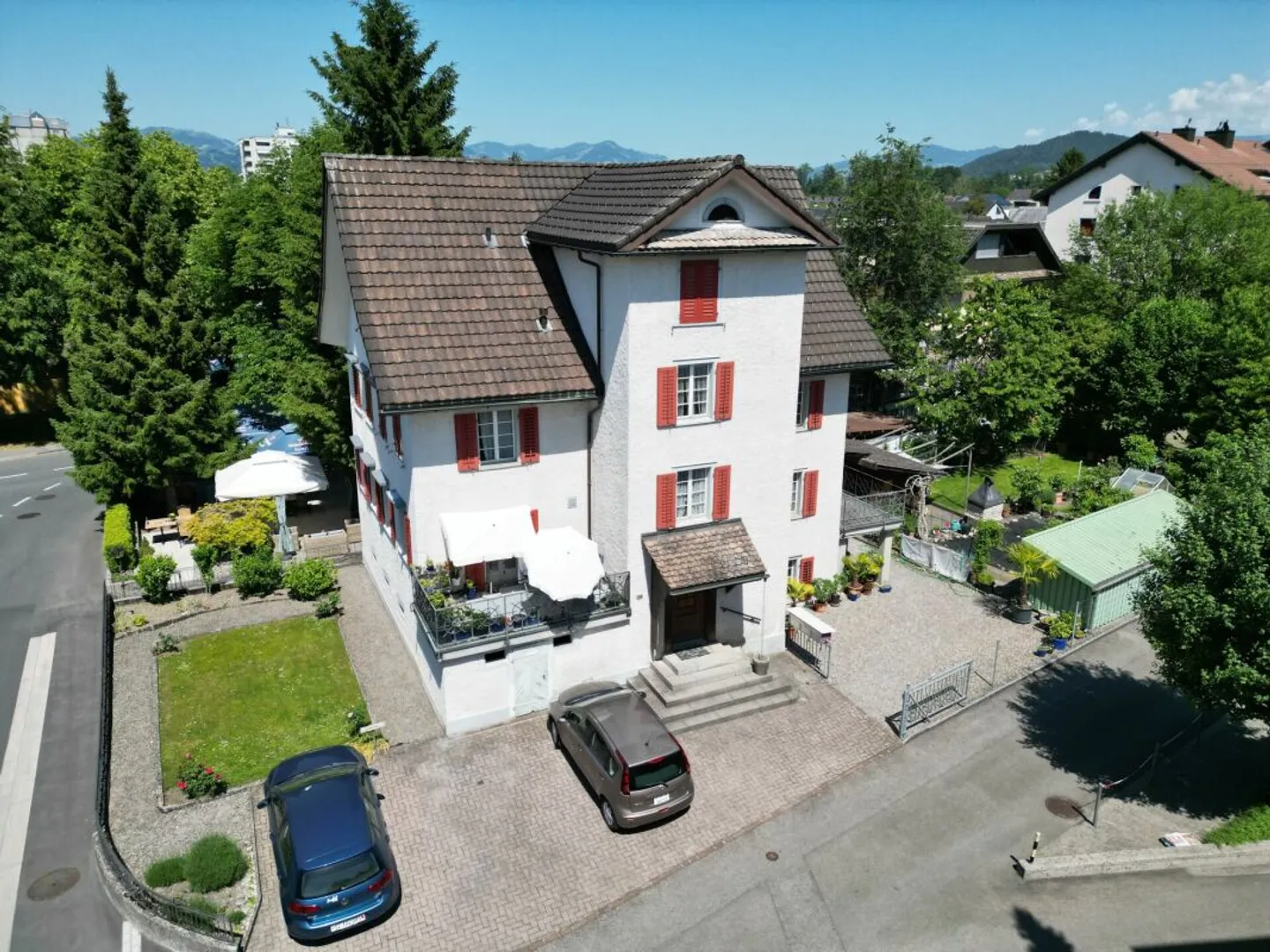 Dreifamilienhaus an sonniger und zentraler Lage mit grossem Entwicklungspotenzial - Foto 6 di 6