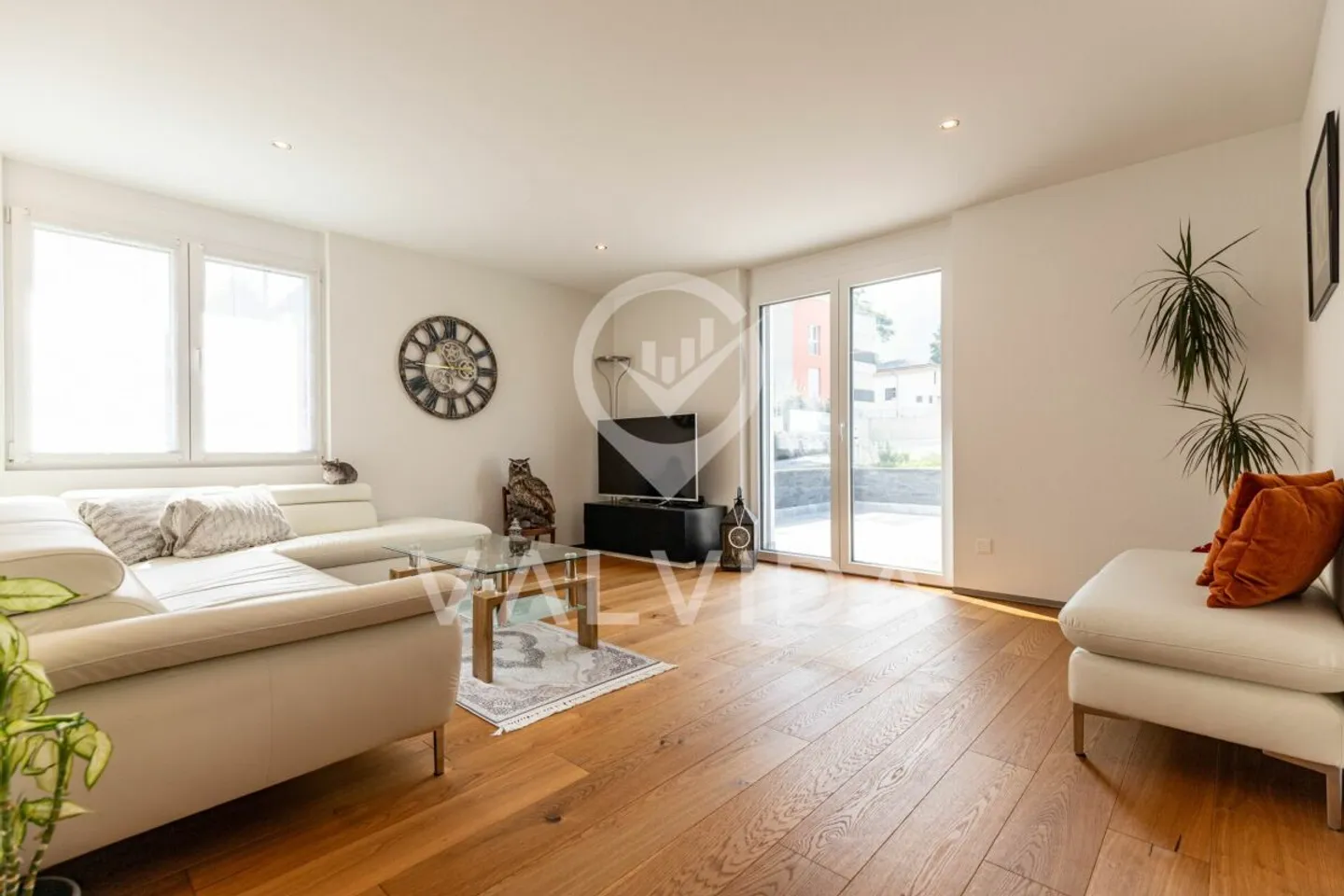 Moderne 5.5-Zimmerwohnung mit grosser Terrasse in Susten - Foto 9 von 13