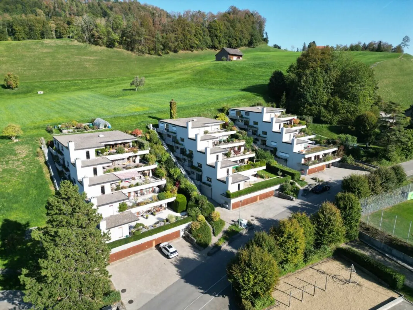 L'idylle du jardin rencontre la vue panoramique - Appartement en terrasse dans un emplacement ensoleillé sur la colline - Photo 9 sur 9