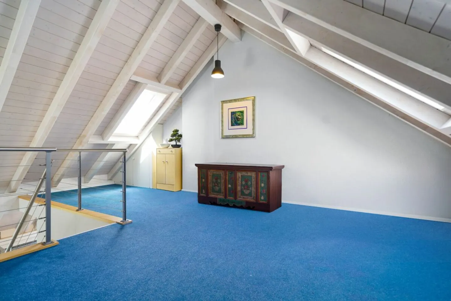 Appartement en duplex spacieux de 5,5 pièces au cœur de Studen - Photo 10 sur 13