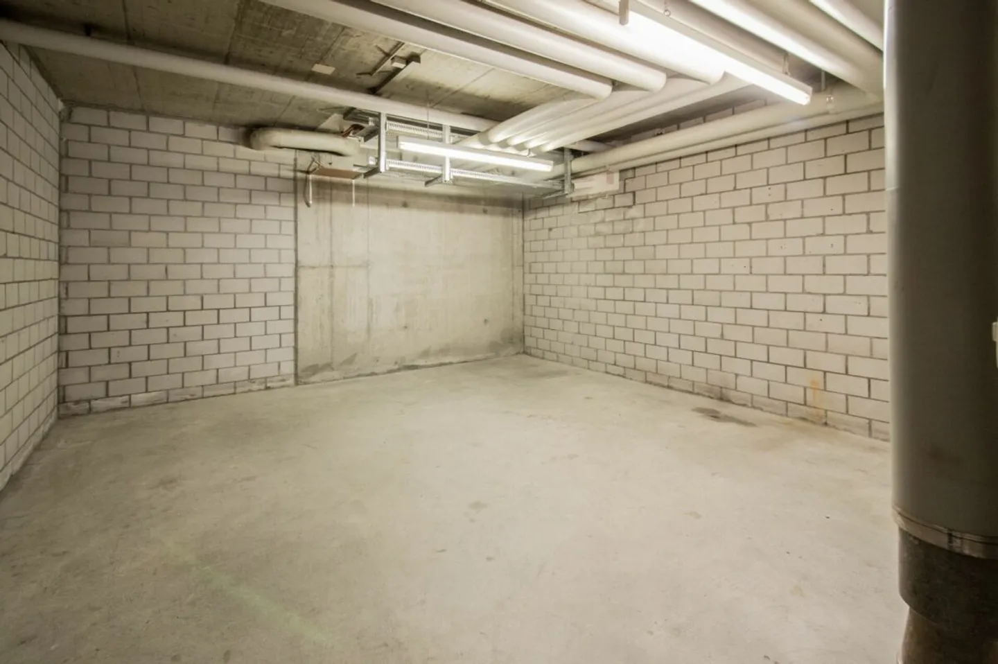 Zu vermieten: Diverse Lagerräume von 24 bis 50 m² - Foto 2 von 3