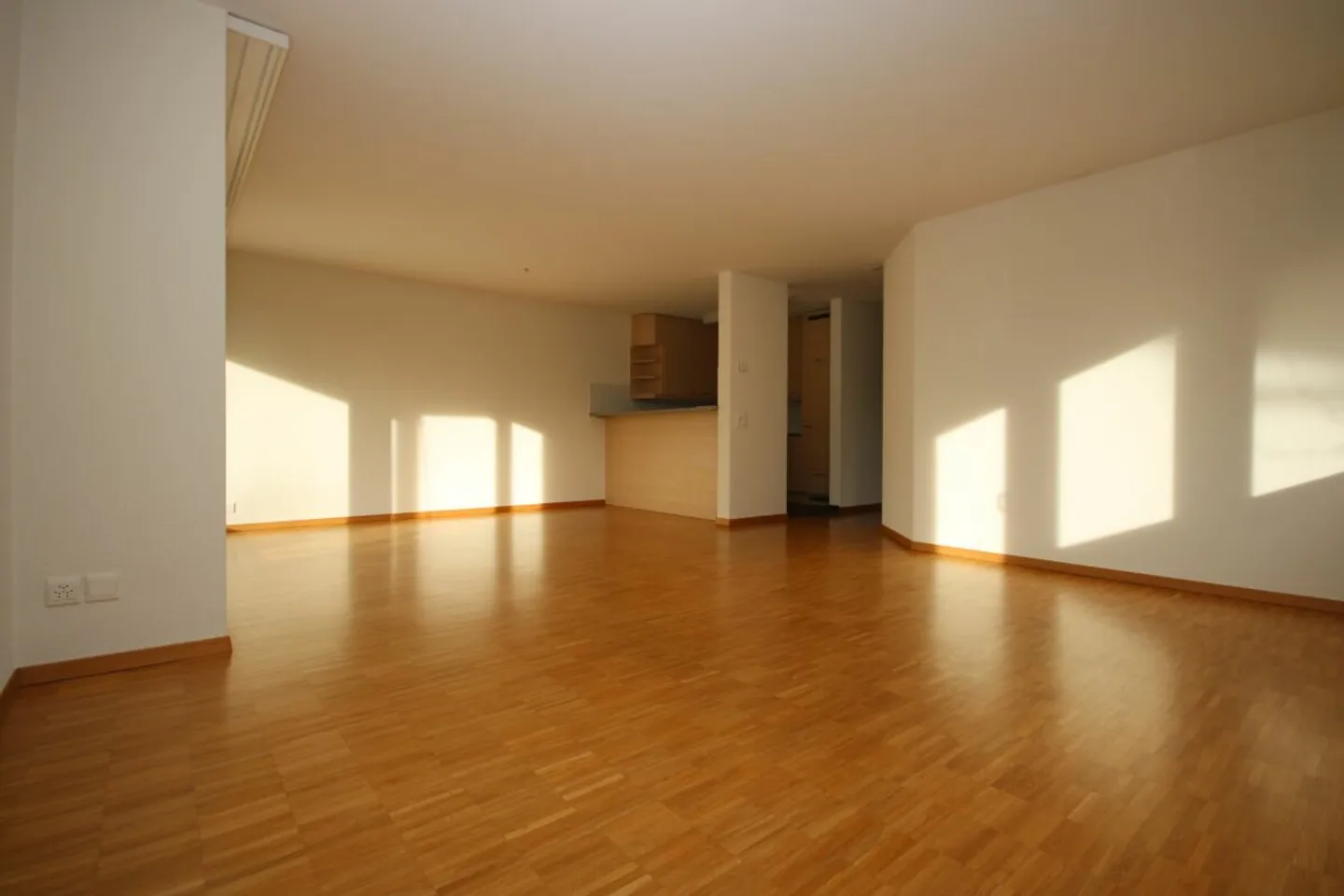 Grosszügige, moderne Wohnung in parkähnlicher Umgebung - Photo 6 of 11