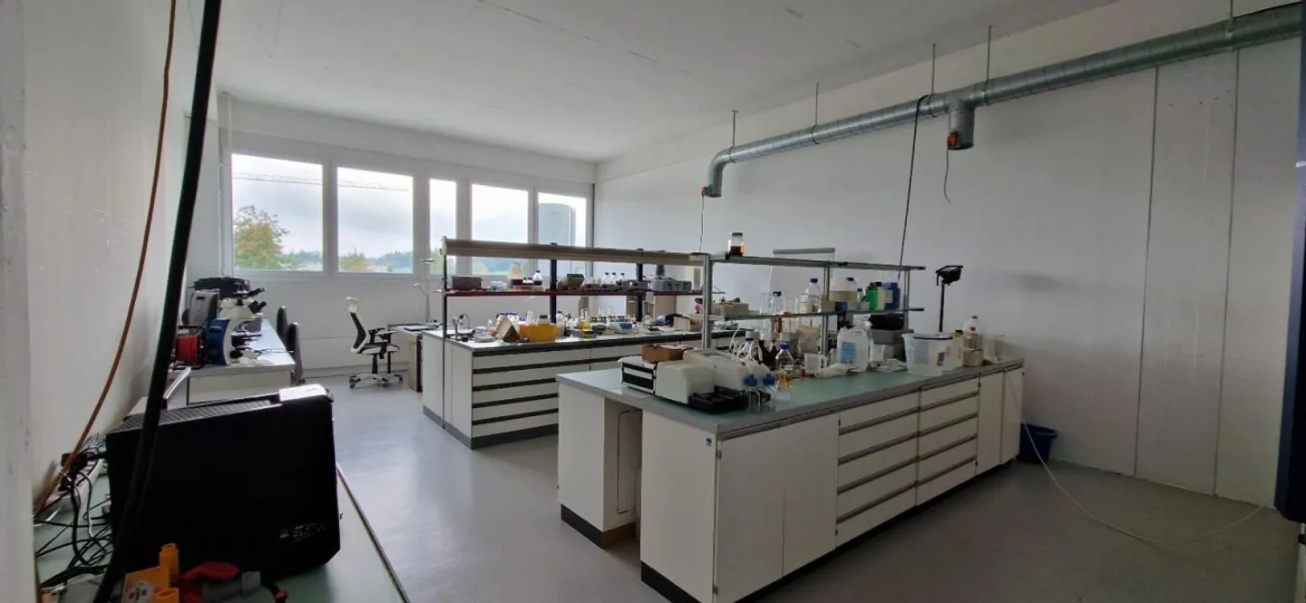 Espaces commerciaux fonctionnels pour production/stockage/bureau - Photo 3 sur 7