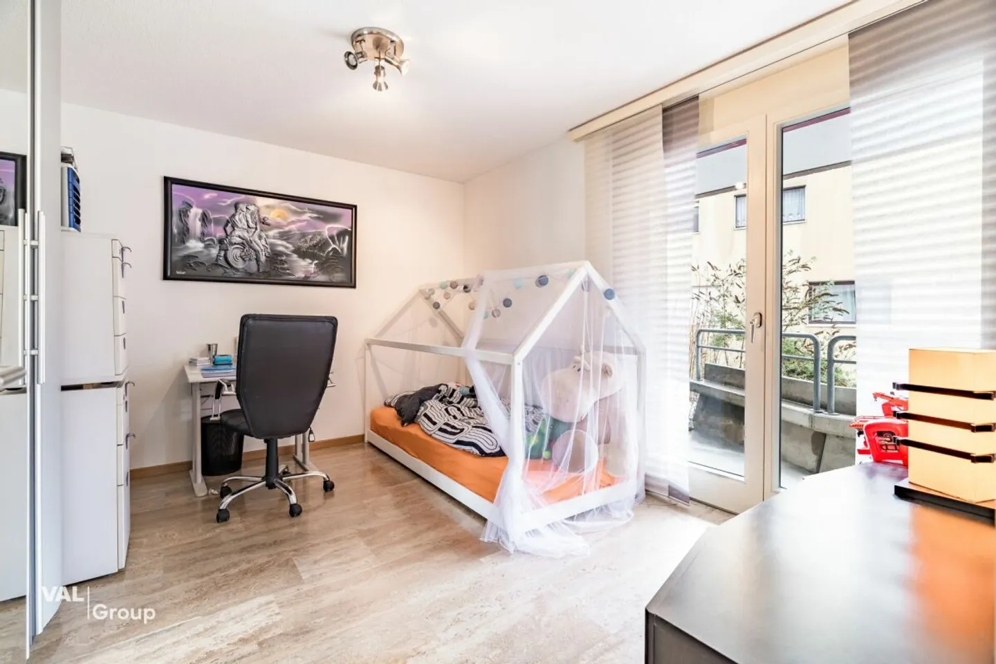 Exclusive 5.5-room terrace apartment with lift directly into the apartment - privileged location in Visp - Photo 10 of 13