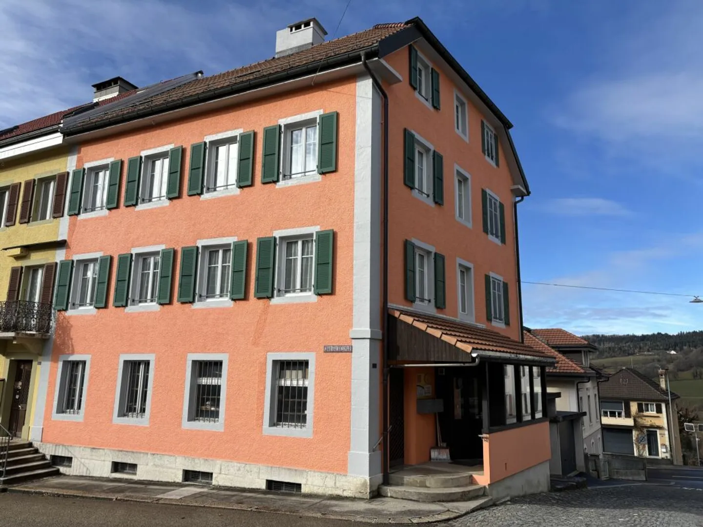 Beautiful family building with terrace and garden - Photo 2 of 13