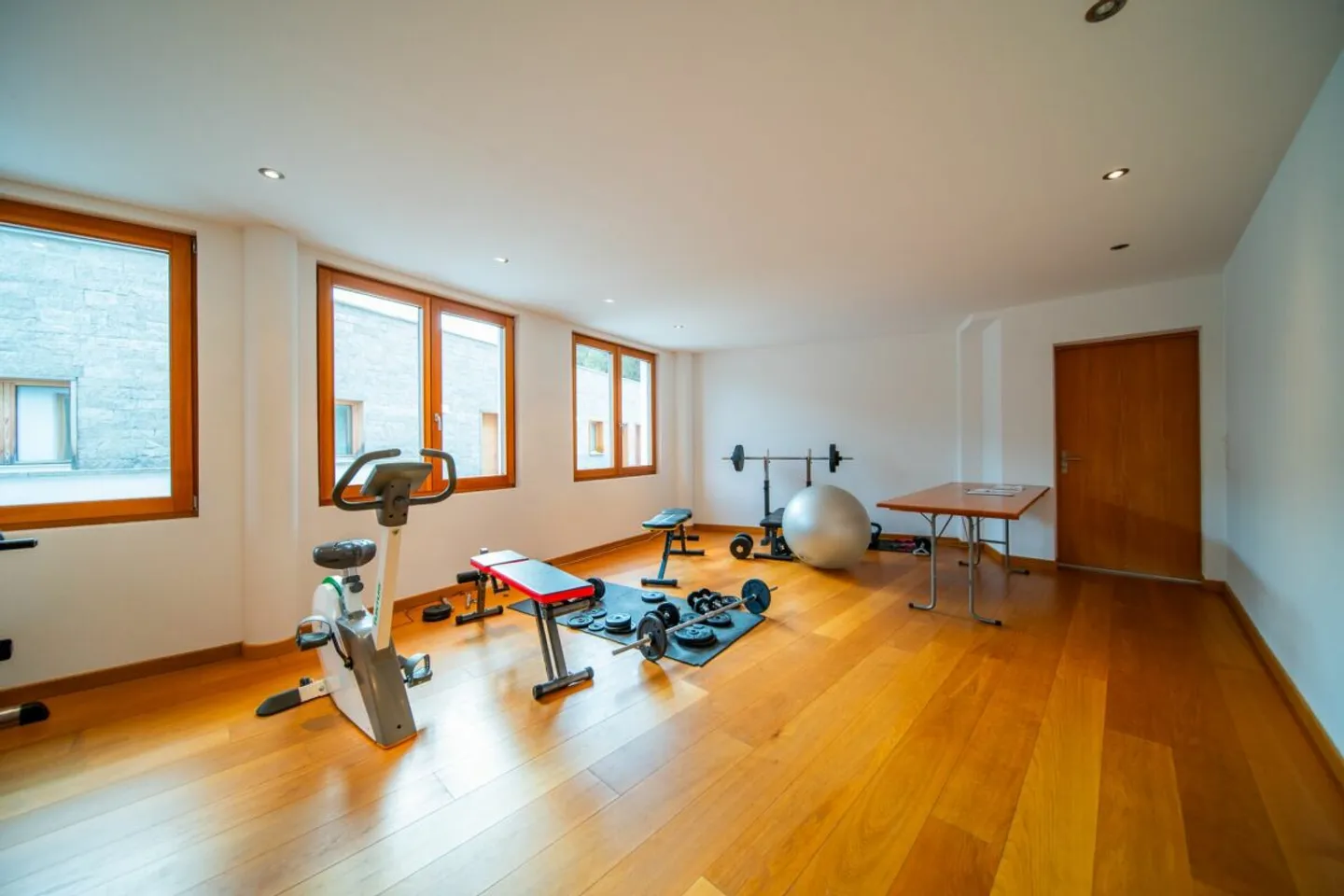 Modern 2.5-room terrace apartment with 20 m² terrace in Laax - Photo 11 of 13