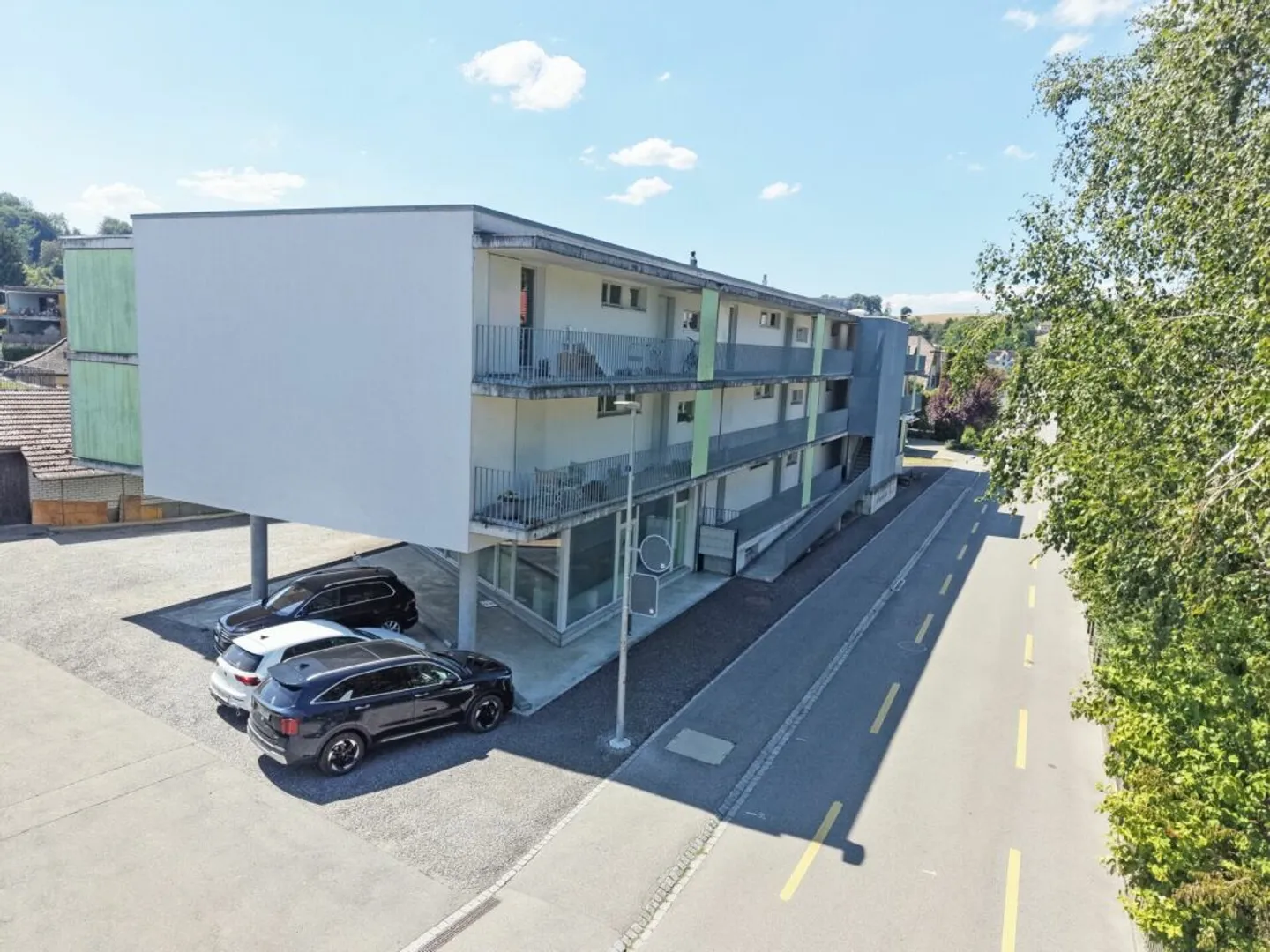 Moderne Wohnung mit Atelier in Neuenegg - Foto 2 von 13