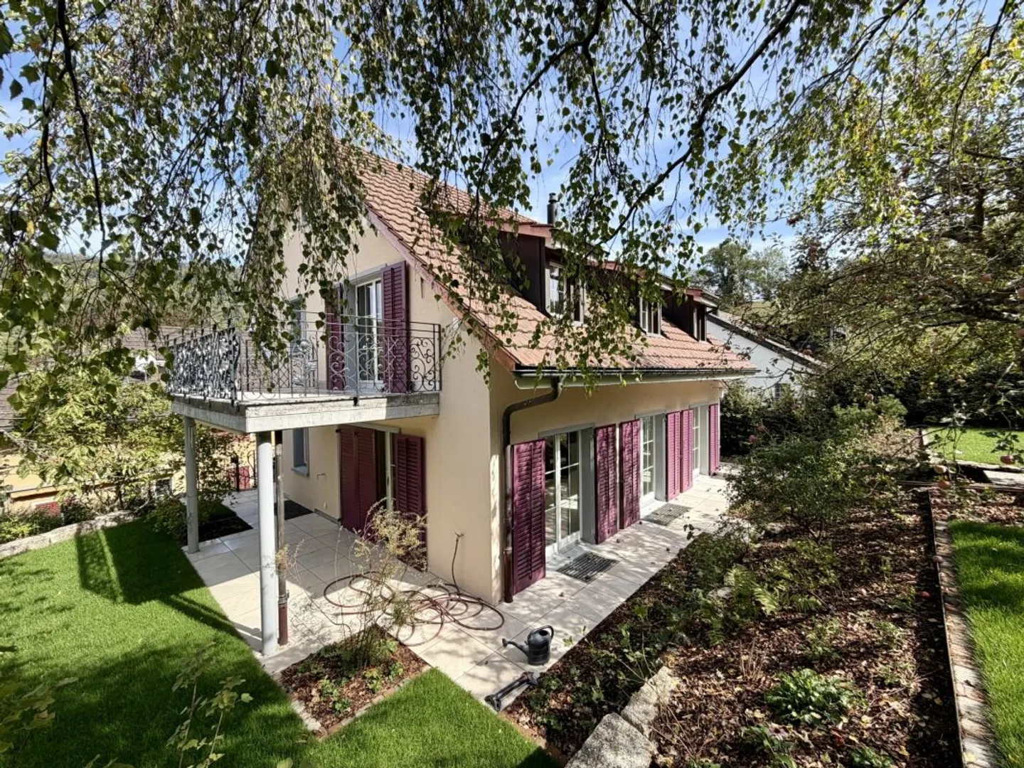 Spacious 6.5-room detached house with dream garden in Wettingen - Photo 1 of 13