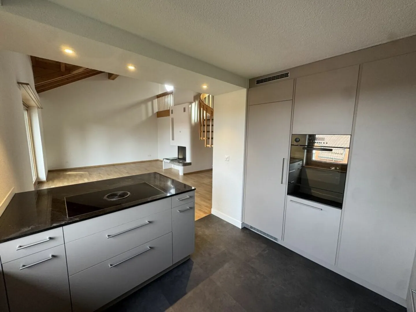 Spacious Maisonette Apartment (150 m2) - Photo 3 of 13