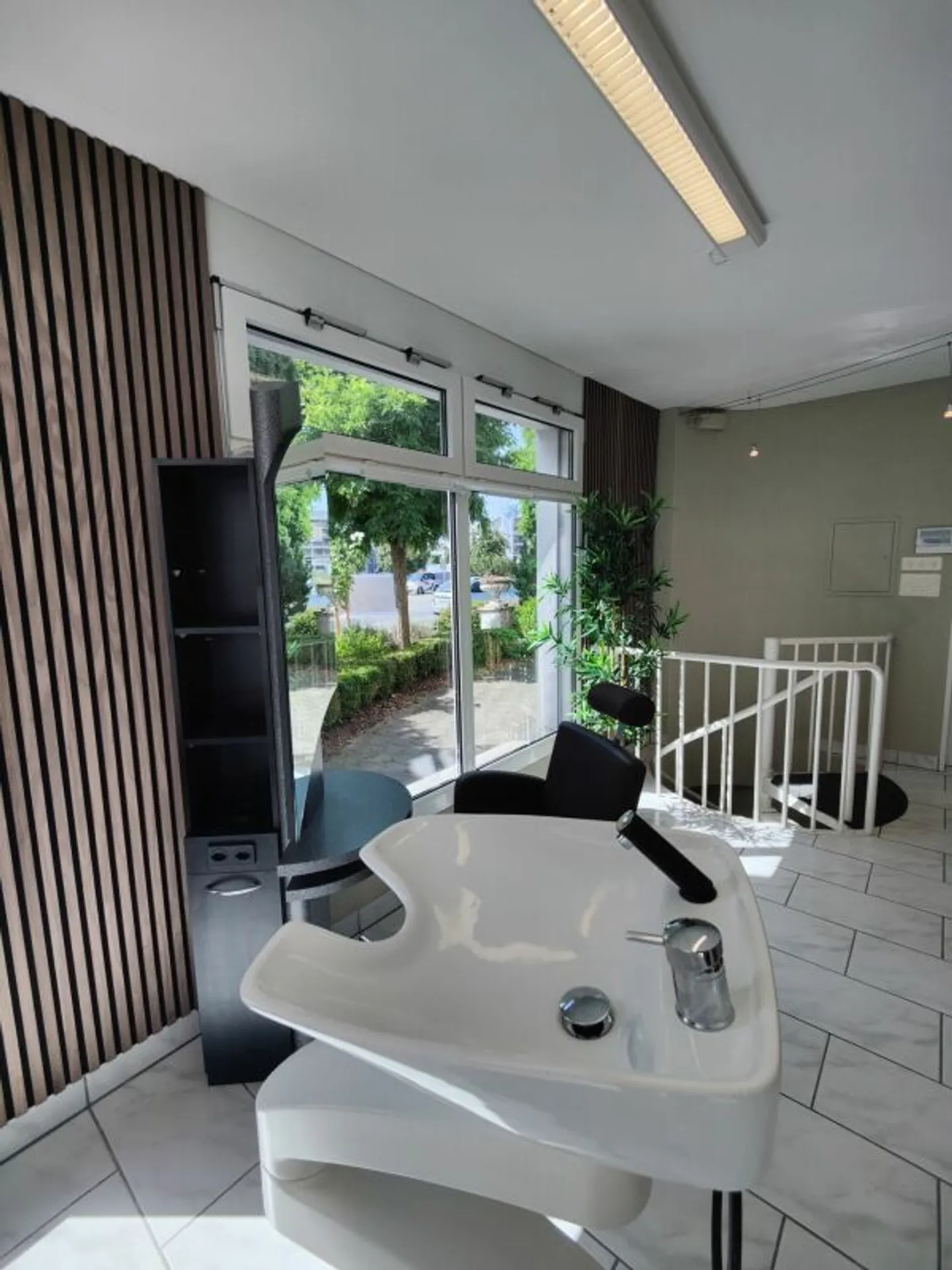 Moderno salone di parrucchiere in posizione centrale a Oberkirch LU - pronto per l'uso e arredato con stile - Foto 4 di 9