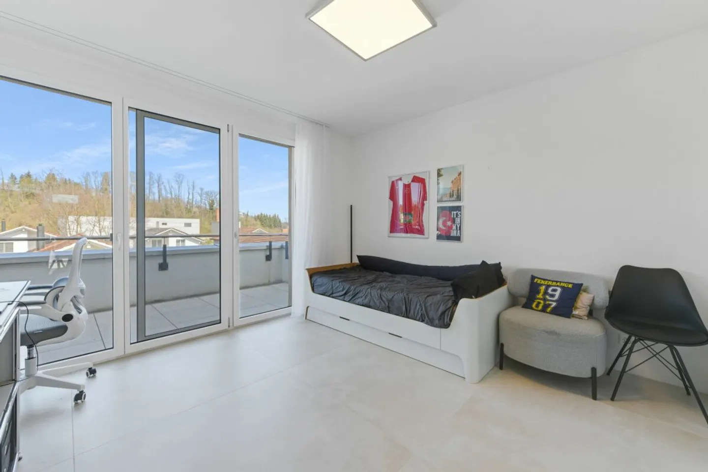 A Home Above Things - Exclusive Penthouse Apartment with Privacy - Photo 11 of 13