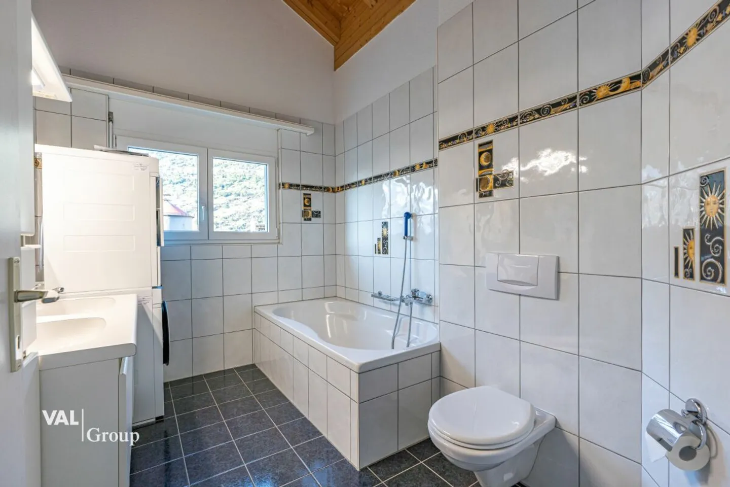 Charmante Attique de 4,5 pièces - Photo 8 sur 11