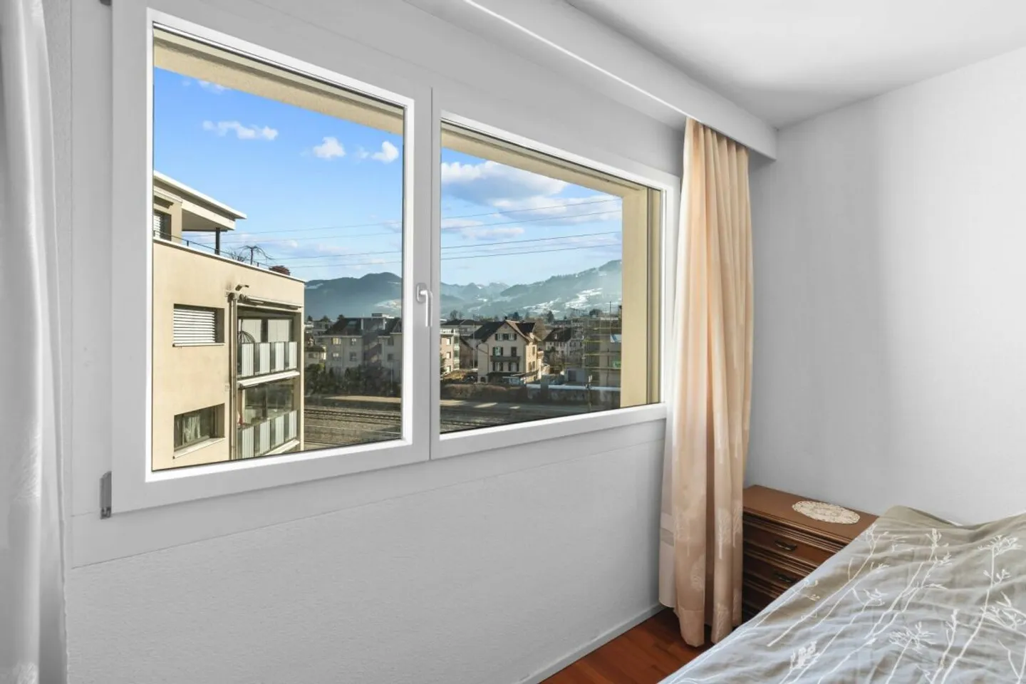 Modern Apartment in Central Lachen - Photo 4 of 9