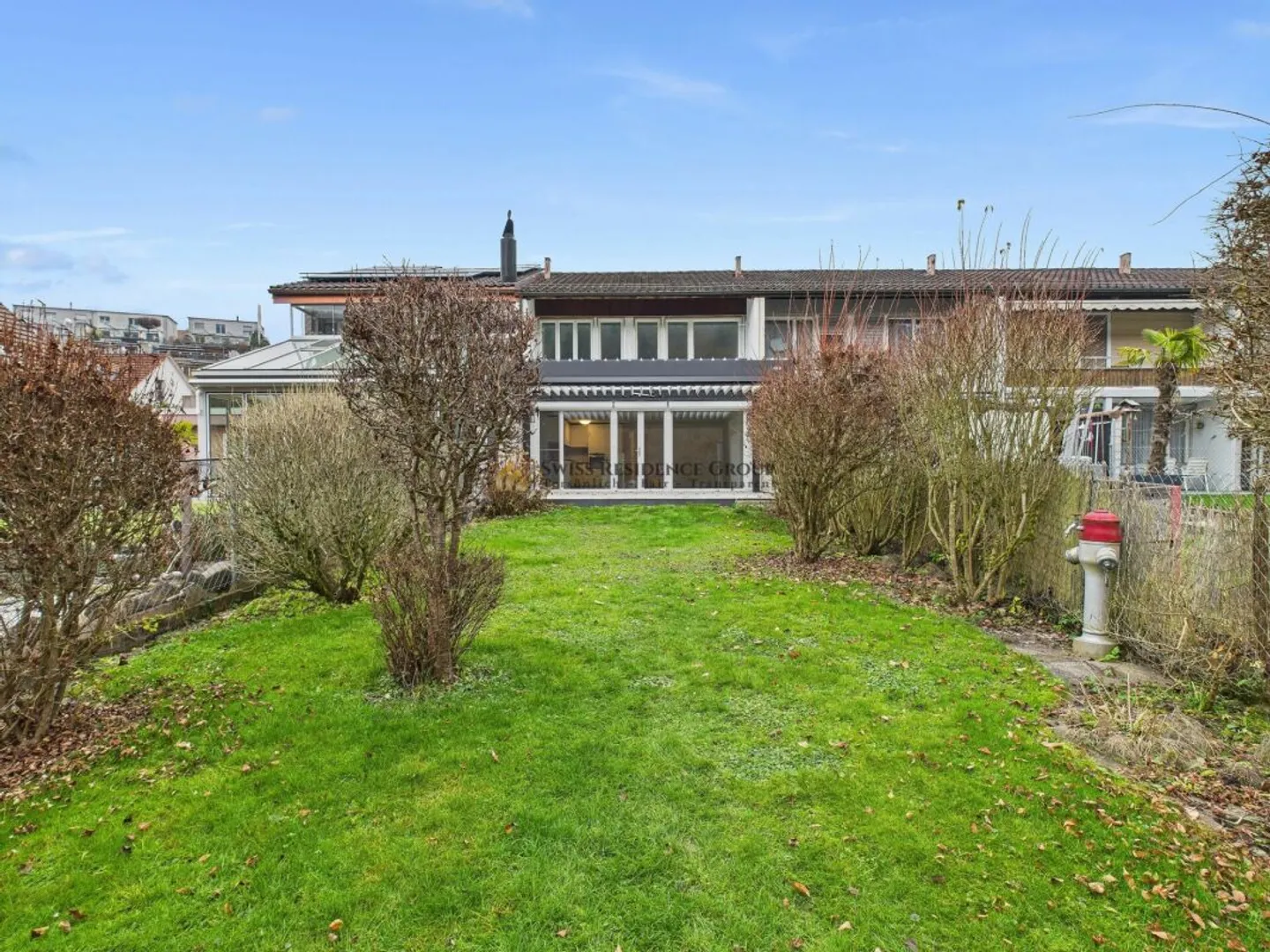 Gartenjuwel in Toplage: 5.5-Zimmer-Reiheneinfamilienhaus mit privater Grün-Oase - Photo 1 sur 13