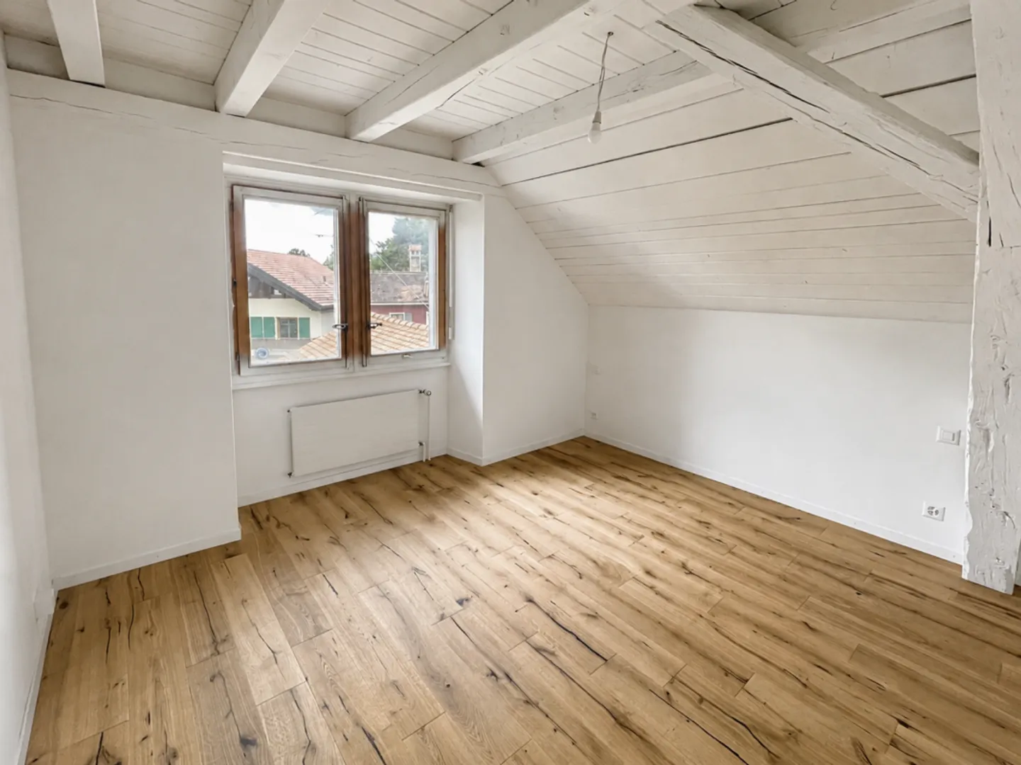 Appartement de 5 pièces avec terrasse et jardin - Photo 4 sur 9