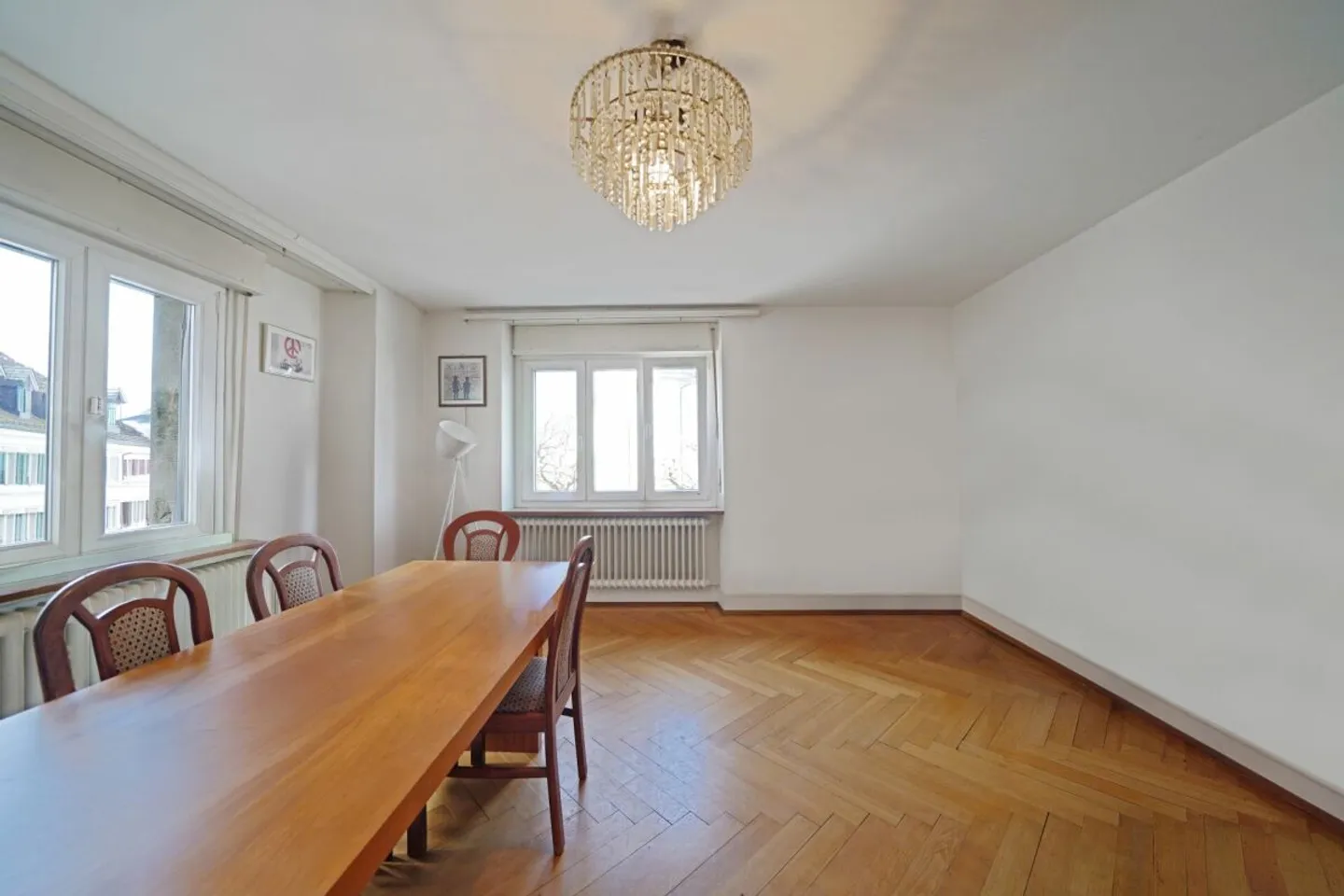 Casa multifamiliare completamente affittata in posizione privilegiata 4,9% di rendimento lordo con potenziale di sviluppo - Foto 8 di 13