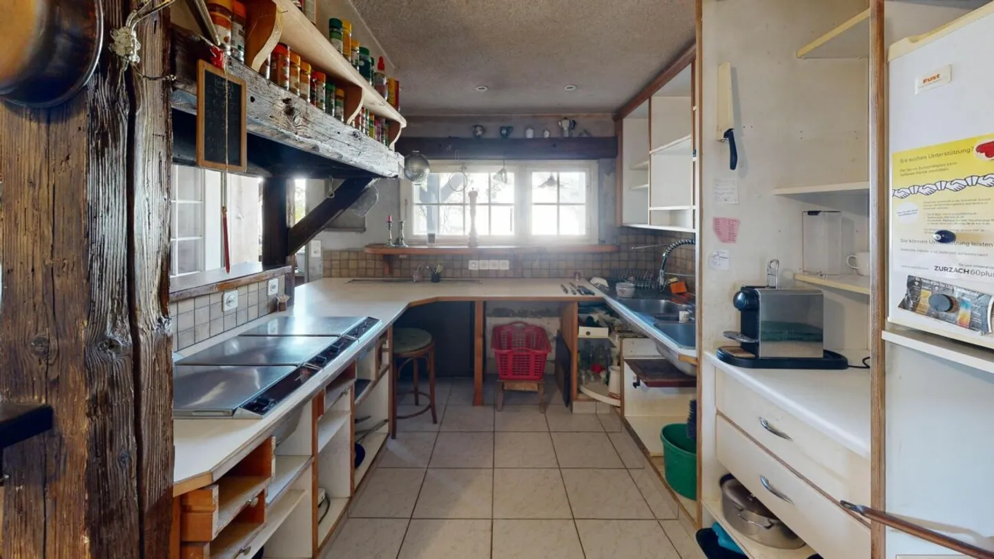 Einzigartiges Haus mit grosser Garage - Foto 12 von 13