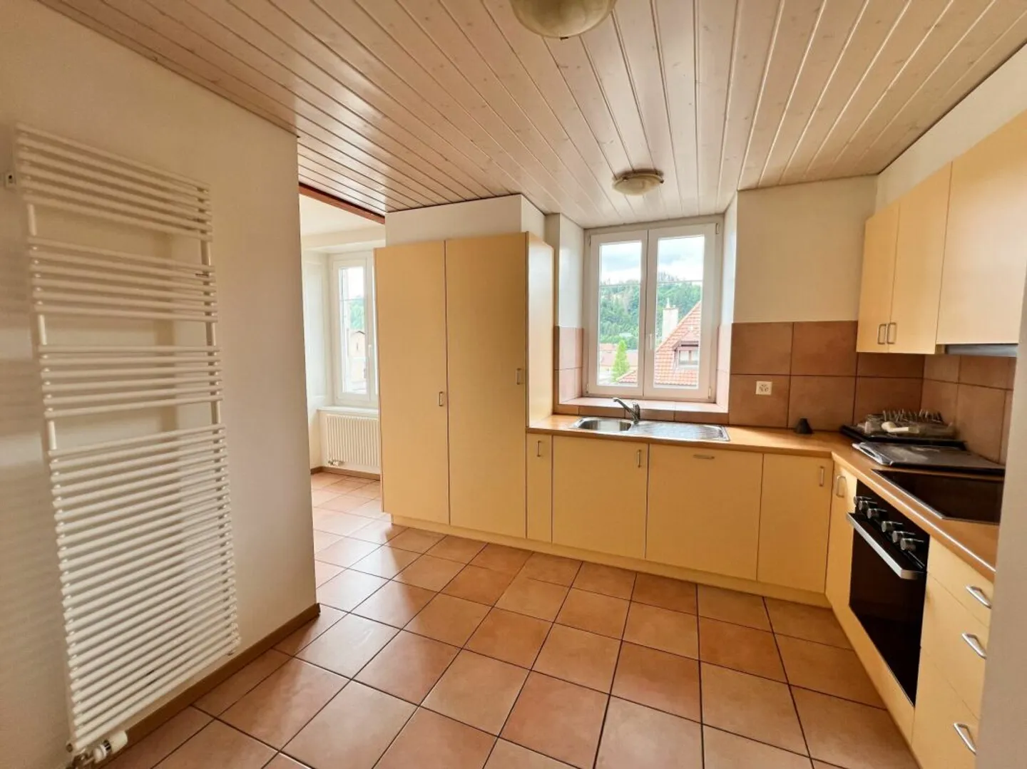 Bright 4.5-room apartment on the 2nd floor - Photo 3 of 12