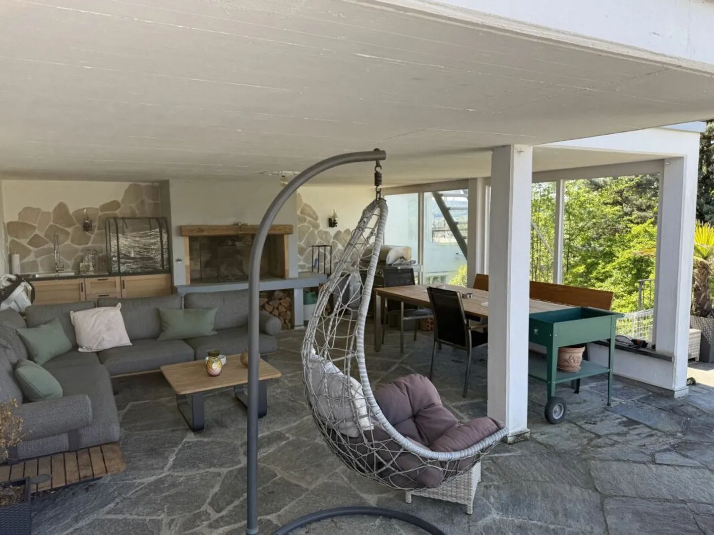 Luxury Living in a Villa with Private Spa and Breathtaking Views - Photo 11 of 12