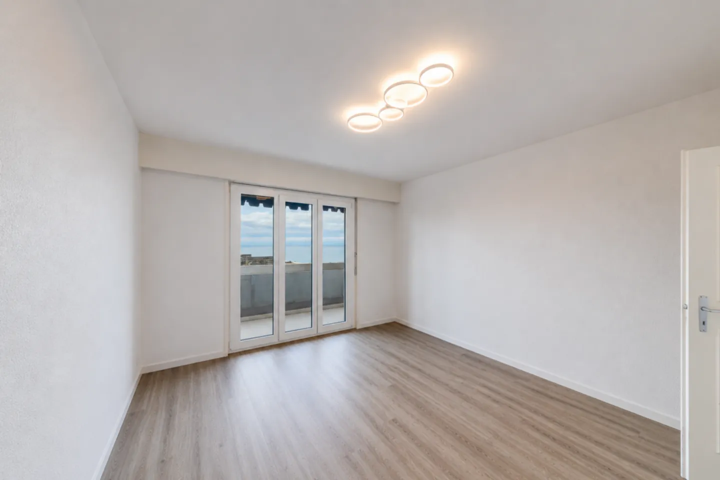 Bel appartement rénové 3.5 pièces avec magnifique vue sur le lac - Photo 6 sur 9