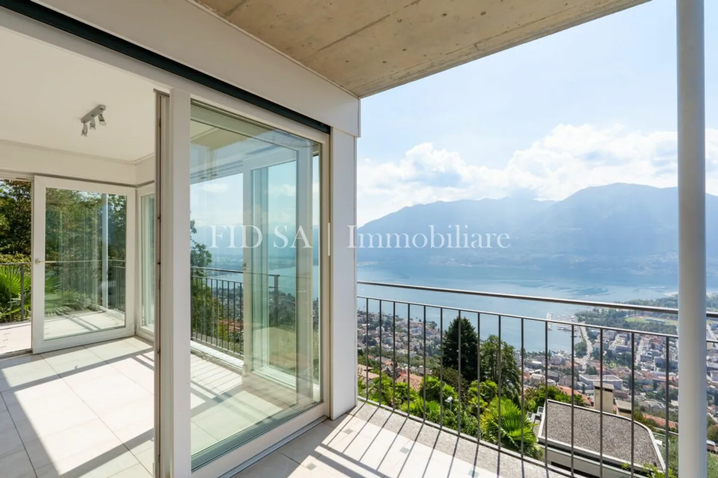Appartamento affascinante con vista lago - Foto 1 di 12